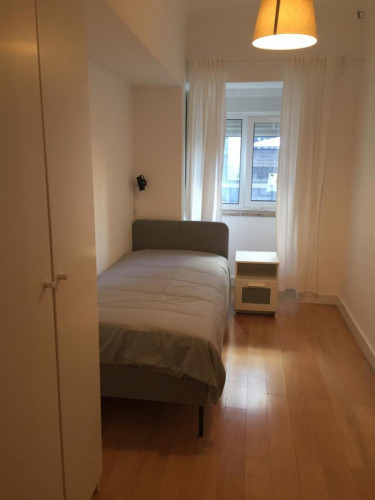 Appealing 2-bedroom apartment in Entrecampos - Gallery - 9