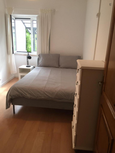 Appealing 2-bedroom apartment in Entrecampos - Gallery - 13