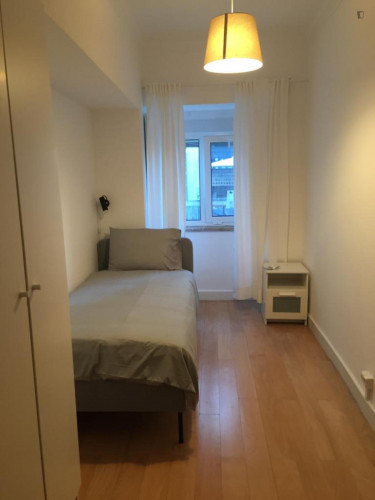 Appealing 2-bedroom apartment in Entrecampos - Gallery - 8