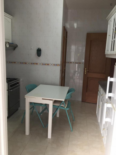Appealing 2-bedroom apartment in Entrecampos - Gallery - 22