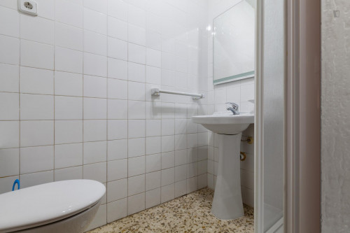 Single bedroom in a large flat, near Facultad de Derecho - Gallery - 12