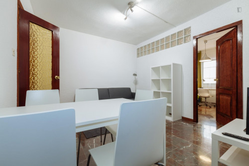 Single bedroom in a large flat, near Facultad de Derecho - Gallery - 5