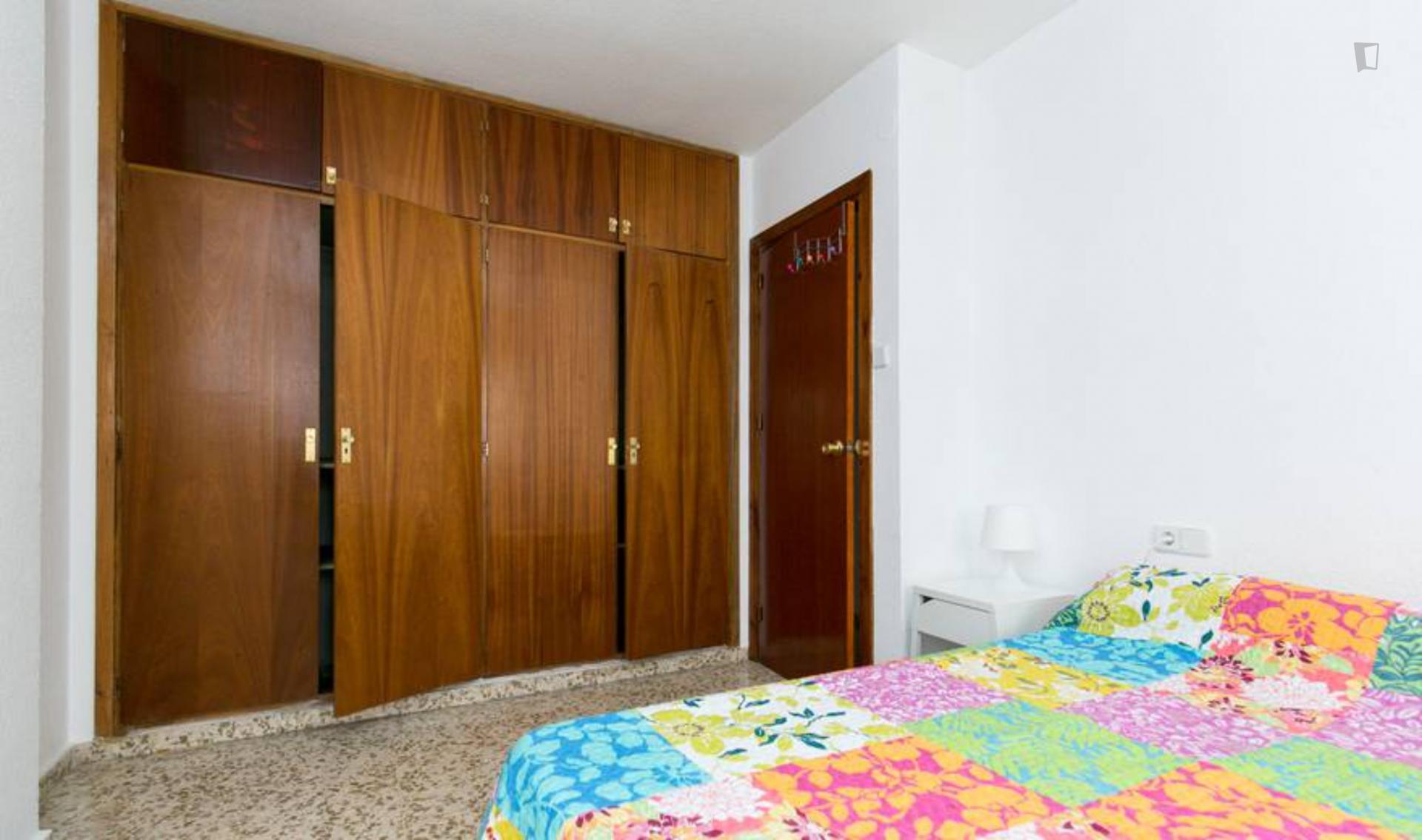 Bright Single Bedroom In A Wide Flat, Close To Facultad De Derecho - 1