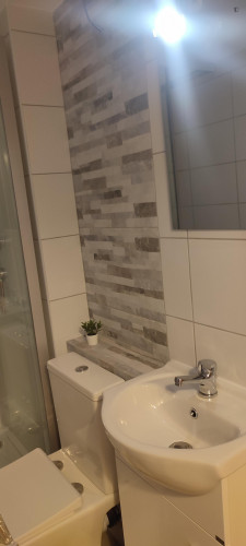 Very cosy single bedroom, private WC, near Carcavelos