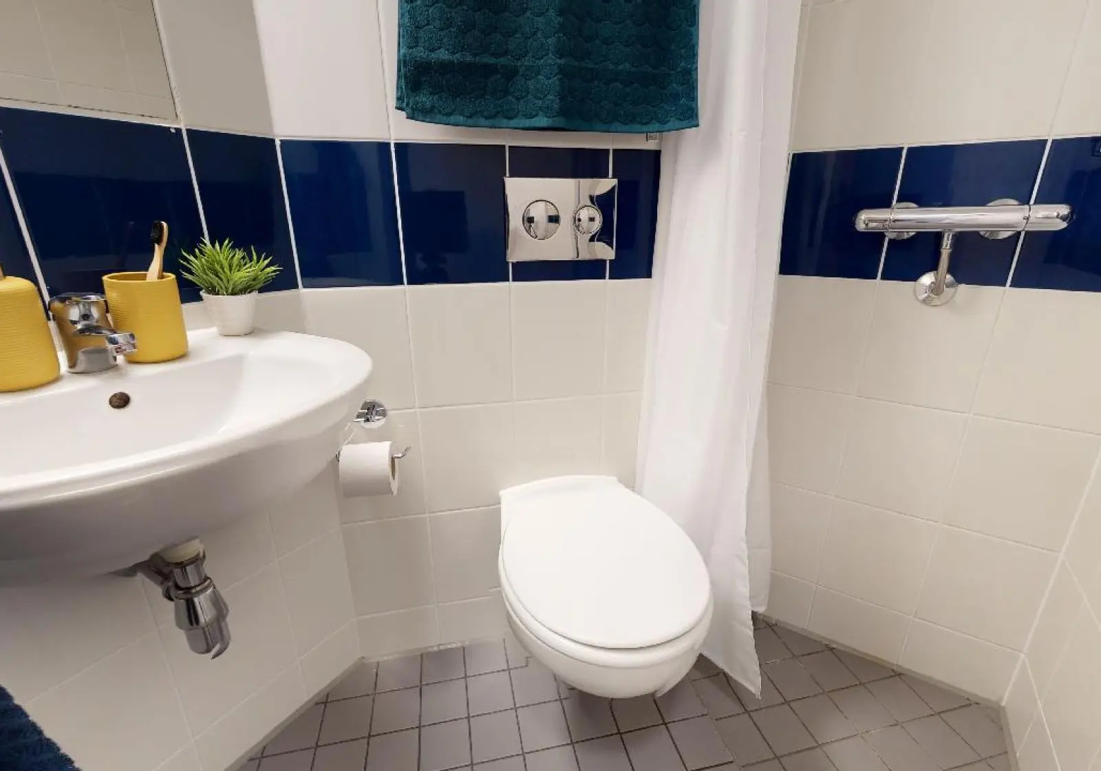  Silver En-Suite-2627  -  Will Wyatt Court  - Gallery -  5
