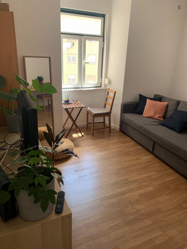 Homely double bedroom in Santa Apolónia, 2 mins away from the famous Flea Market