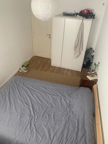 Homely double bedroom in Santa Apolónia, 2 mins away from the famous Flea Market