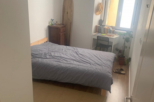 Homely double bedroom in Santa Apolónia, 2 mins away from the famous Flea Market