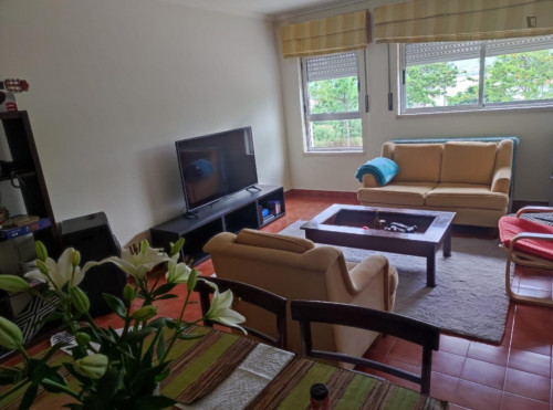 Snug single bedroom in well-linked Alcabideche