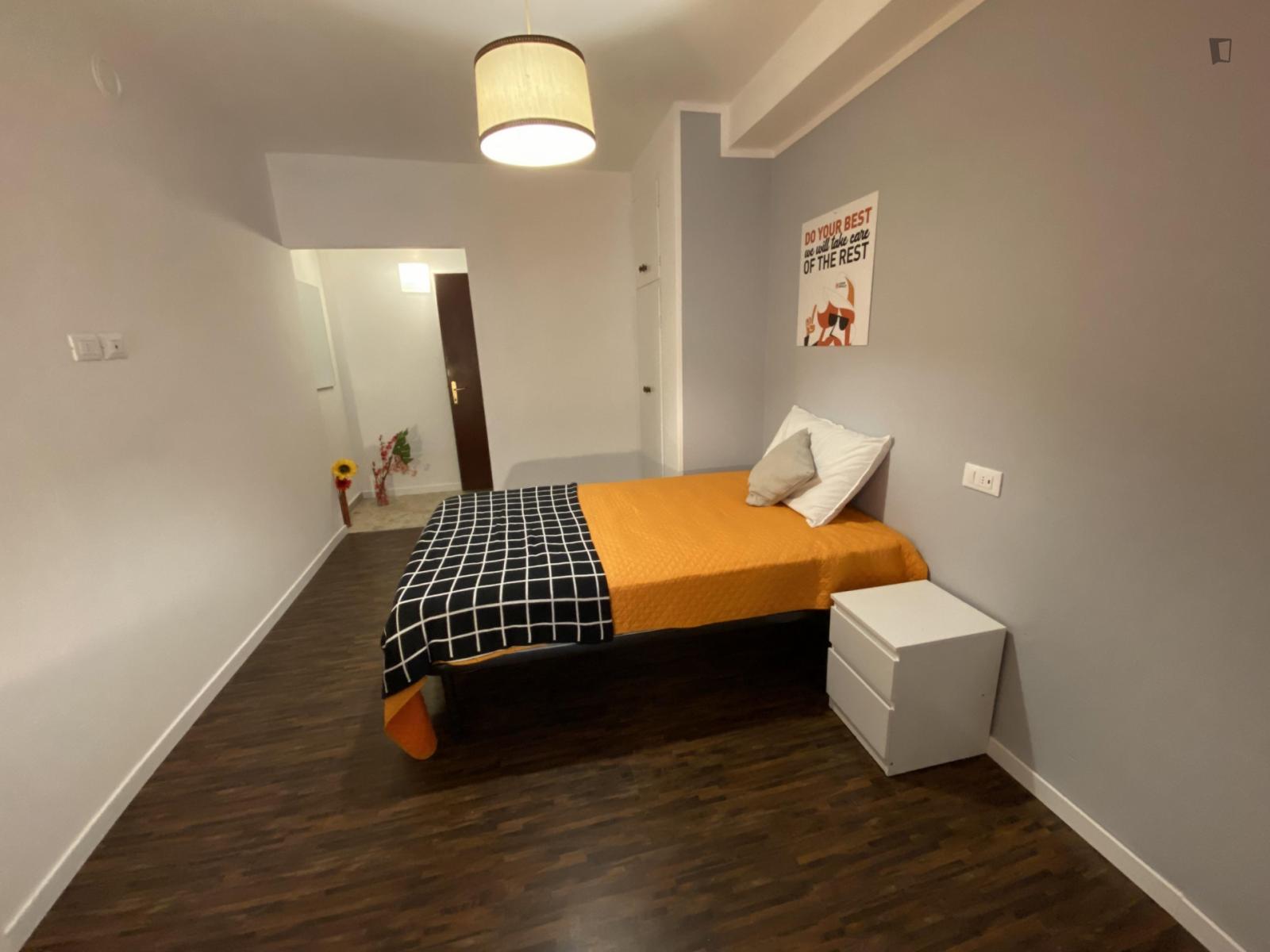  Comfy Double Bedroom In The Heart Of Pescara  -  Comfy double bedroom in the heart of Pescara  - Gallery -  1