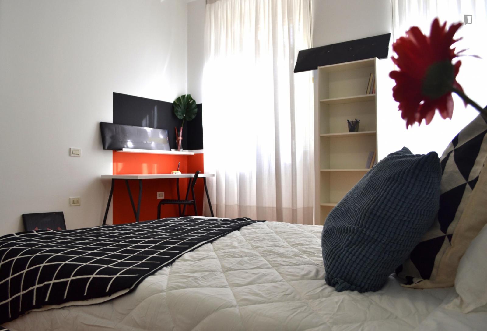  Pleasant Double Bedroom In The Heart Of Pescara  -  Pleasant double bedroom in the heart of Pescara  - Gallery -  1