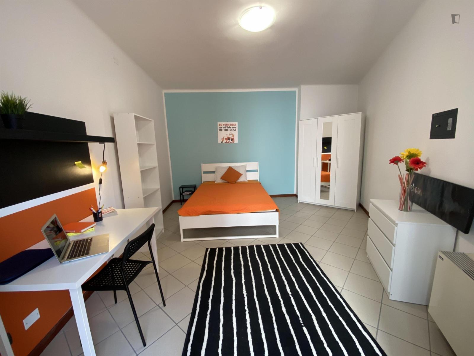  Welcoming Double Bedroom In A Student Flat, In The Centre Of Pescara  -  Welcoming double bedroom in a student flat, in the centre of Pescara  - Gallery -  1