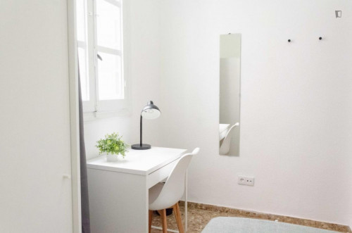 Comfy single bedroom near popular Parc Gulliver