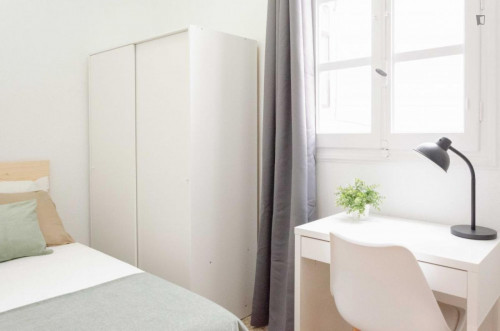 Comfy single bedroom near popular Parc Gulliver