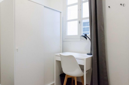 Inviting single bedroom in Russafa