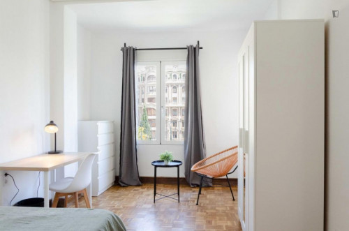 Luminous double bedroom in Russafa