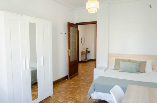 Luminous double bedroom in Russafa