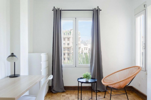 Luminous double bedroom in Russafa