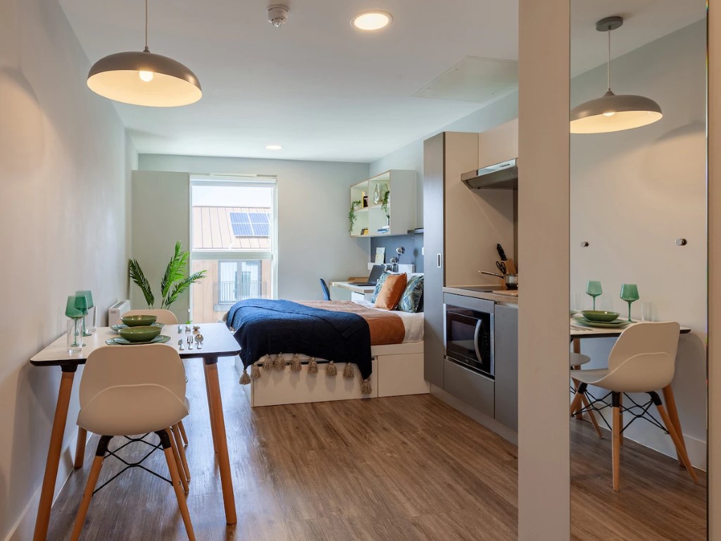  Superior Studio  -  West Way Square  - Gallery -  8