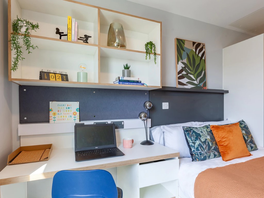 Superior Studio  -  West Way Square  - Gallery -  6
