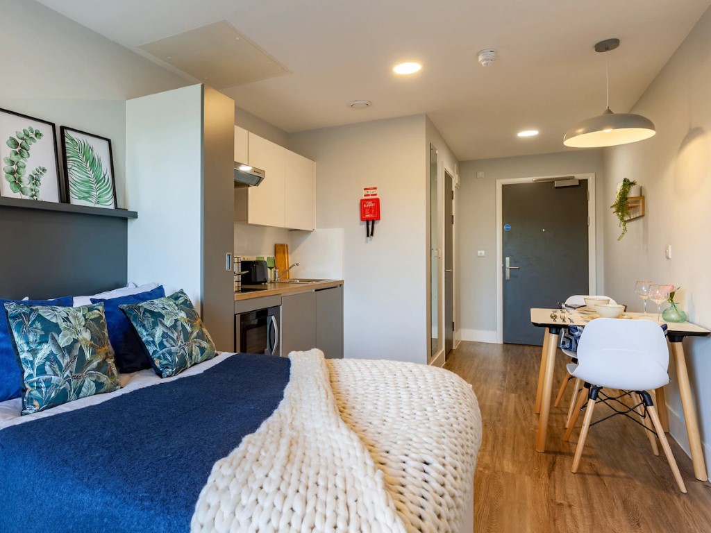  Superior Studio Terrace  -  West Way Square  - Gallery -  17