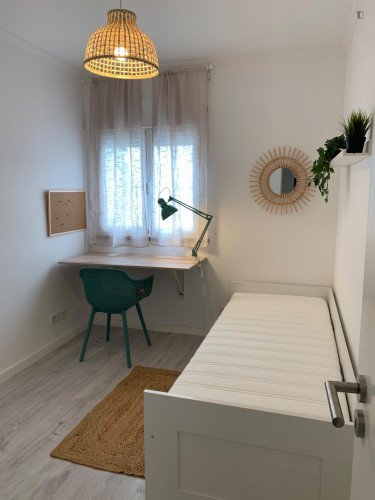 Single bedroom in a shared apartment 7 min walking from Nova SBE