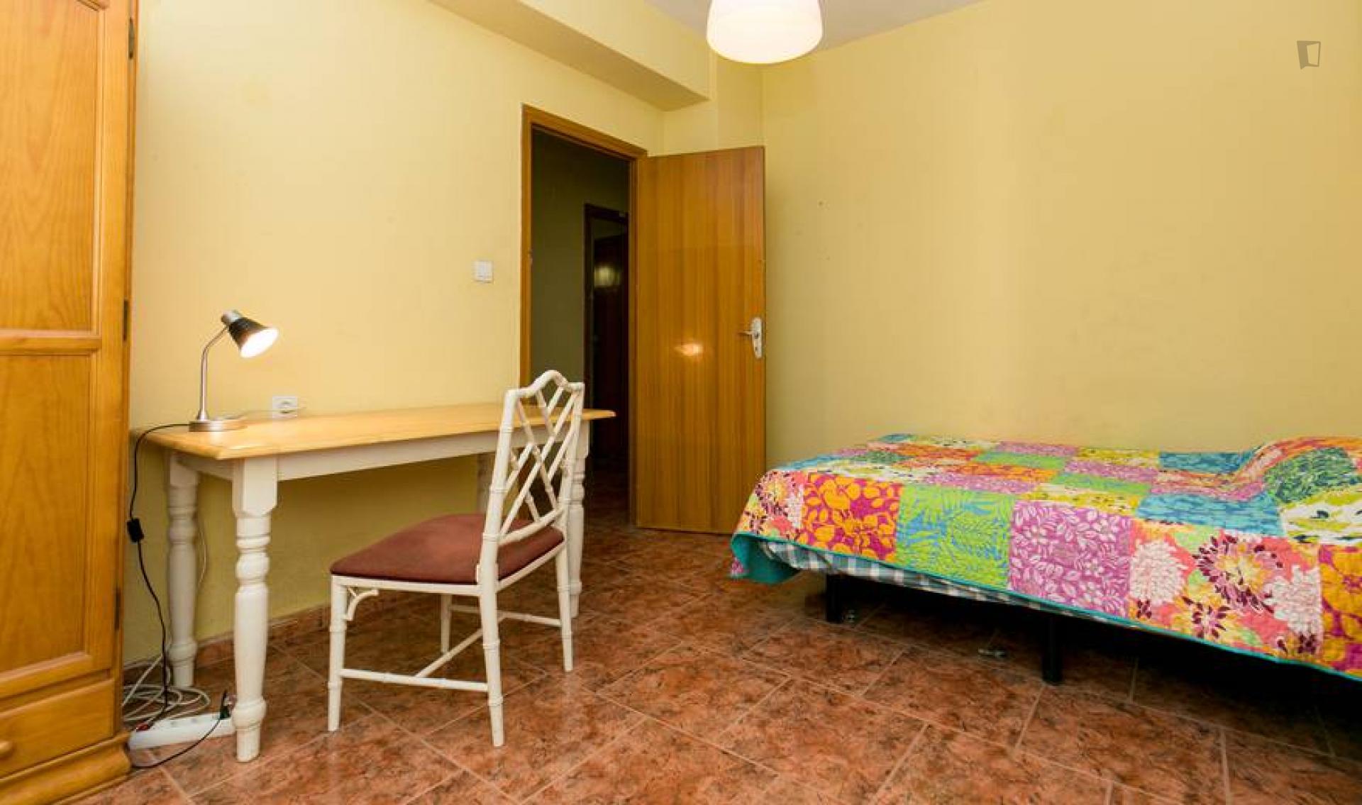 Comfy single bedroom next to Escuela Superior de Comunicación de Granada