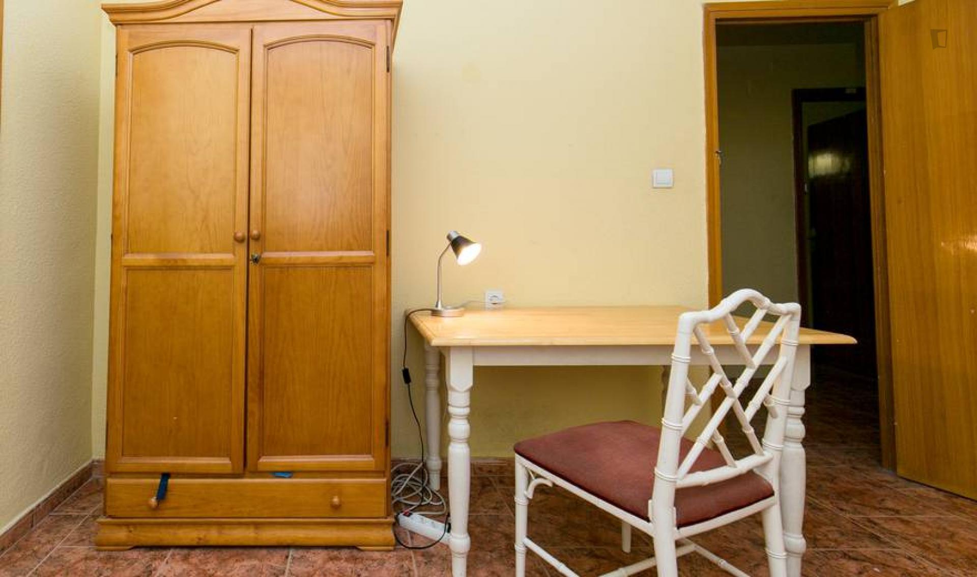 Comfy single bedroom next to Escuela Superior de Comunicación de Granada