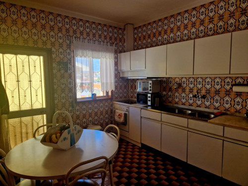 Spacious double bedroom close to Valadares Train Station  - Gallery -  5