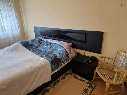 Nice double bedroom close to Valadares Train Station