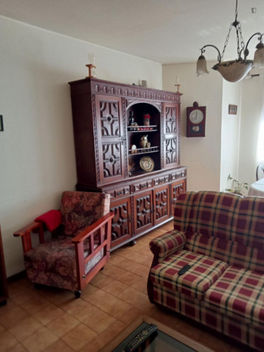 Shining double bedroom close to Coimbrões Train Station