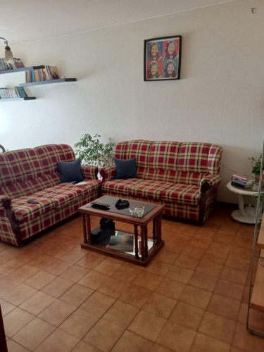 Shining double bedroom close to Coimbrões Train Station