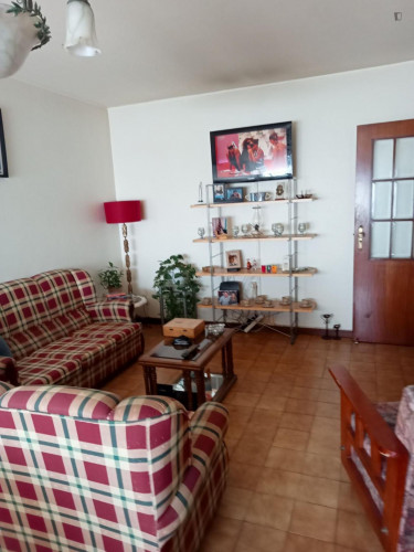 Shining double bedroom close to Coimbrões Train Station  - Gallery -  5