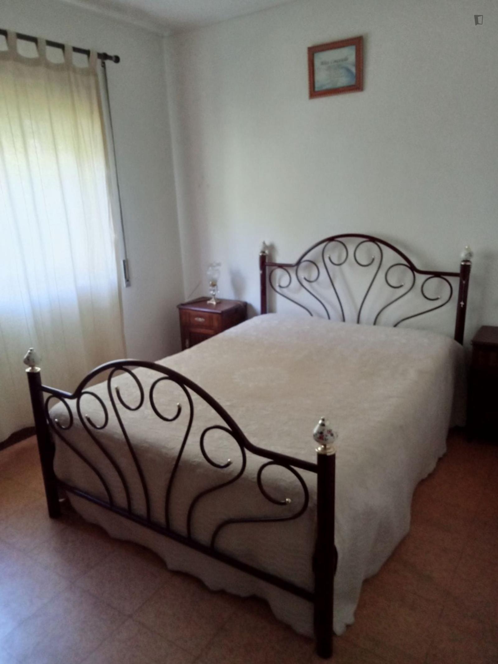  Shining Double Bedroom Close To Coimbrões Train Station  -  Shining double bedroom close to Coimbrões Train Station  - Gallery -  1