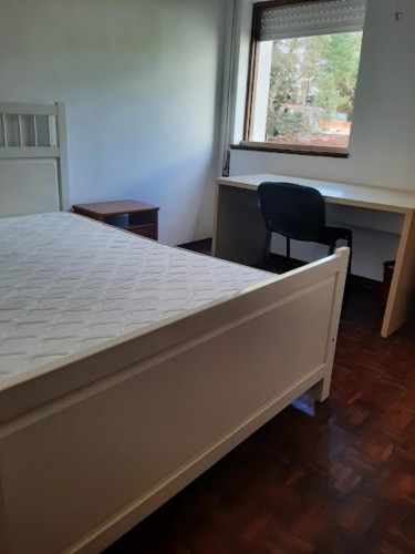 Double bedroom in 4-bedroom apartment