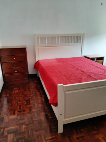 Double bedroom in 4-bedroom apartment