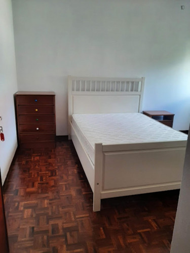Double bedroom in 4-bedroom apartment