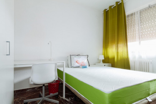 Bright double bedroom near Campus de Fuentenueva UGR