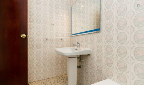 Bright double bedroom near Campus de Fuentenueva UGR - Gallery - 3