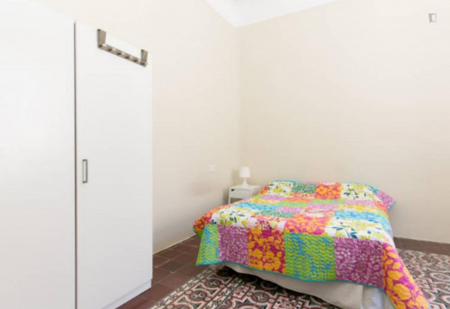 Neat double bedroom near Basílica de San Juan de Dios
