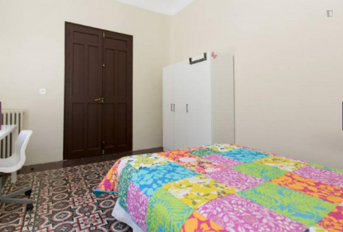 Neat double bedroom near Basílica de San Juan de Dios