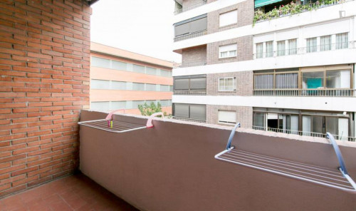 Welcoming double bedroom with a balcony, close to Plaza de Gracia - Gallery - 13