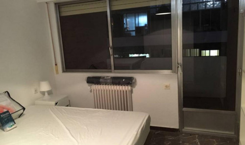 Welcoming double bedroom with a balcony, close to Plaza de Gracia - Gallery - 2
