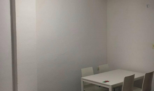 Welcoming double bedroom with a balcony, close to Plaza de Gracia - Gallery - 5