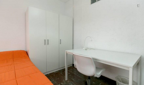 Welcoming double bedroom with a balcony, close to Plaza de Gracia - Gallery - 11