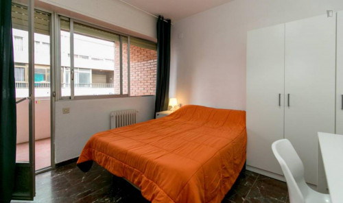Welcoming double bedroom with a balcony, close to Plaza de Gracia - Gallery - 12