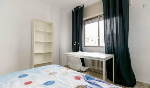 Comfortable double bedroom near Parque García Lorca - Gallery - 3