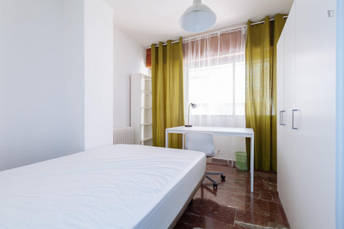Single bedroom not far from UGR: Escuela Técnica Superior de Ingeniería de Caminos, Canales y Puertos