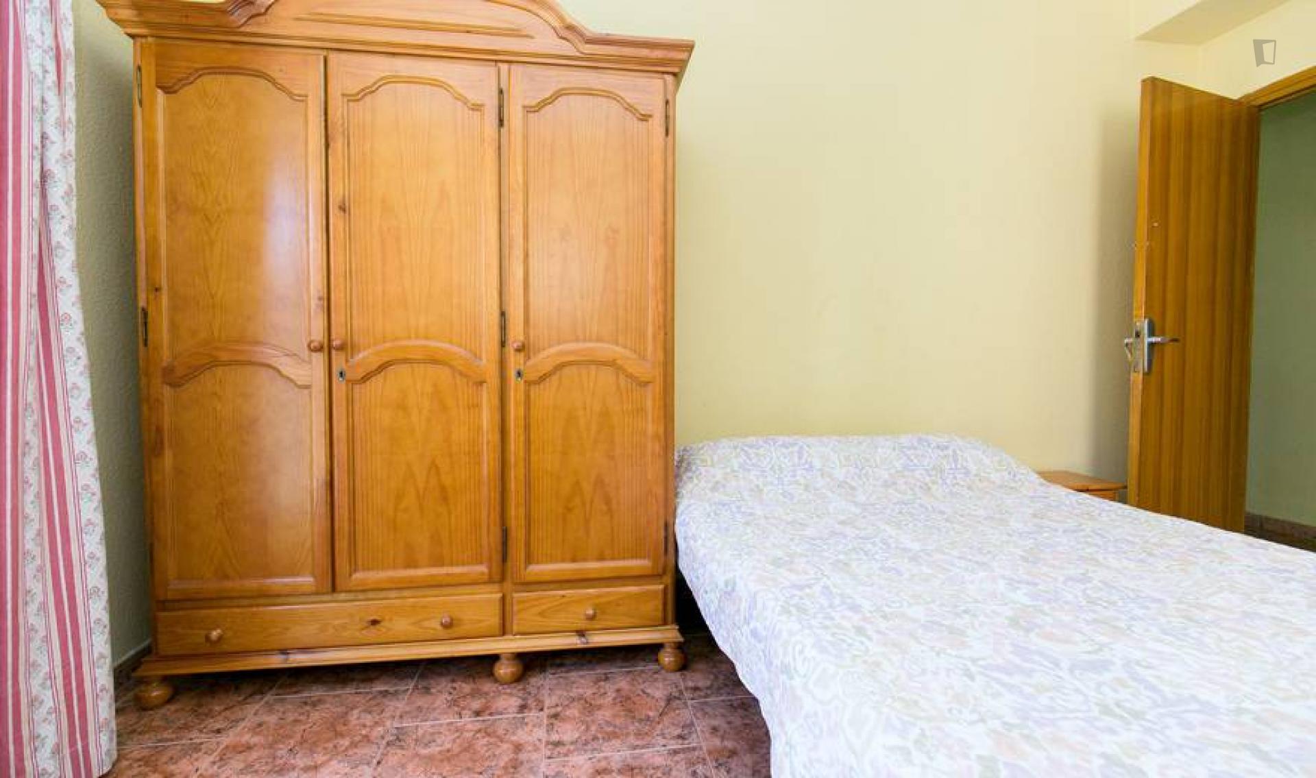 Pleasant single bedroom not far from Parque García Lorca