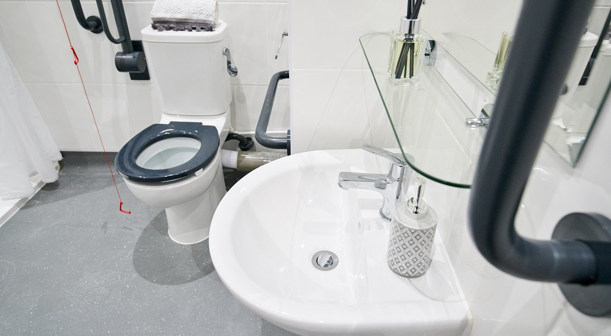 Premium Accessible En-Suite - St Leonard's House - Gallery - 5